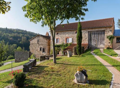 Holiday Home in Saint-Beauzire with Garden and Private Terrace