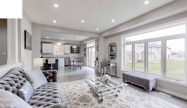 Holiday home in Stoney Creek / East Hamilton Good for large groups or families