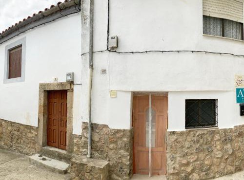 Holiday Home in Villamiel with Mountain Views