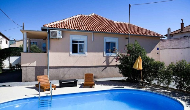 Holiday Home in Zadar with Balcony, Air condition, WIFI, Washing machine (4576-1)