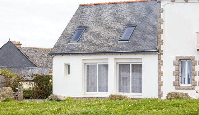 Holiday Home 'Jacqueline Face À La Mer' with Sea View, Private Garden and Wi-Fi