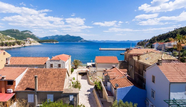 Holiday Home Jasenka Trstenik - Duplex One Bedroom Apartment with Terrace and Side Sea View