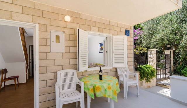 Holiday Home Jasenka Trstenik - Duplex One Bedroom Apartment with Terrace and Side Sea View