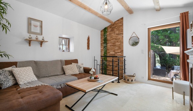 Holiday Home 'Joli Gîte' with Mountain View, Private Terrace & Wi-Fi