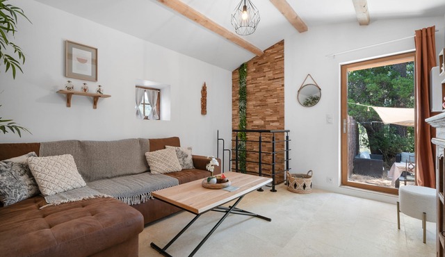 Holiday Home 'Joli Gîte' with Mountain View, Private Terrace & Wi-Fi