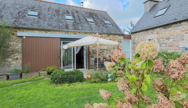 Holiday Home 'Keryanti' with Private Terrace, Shared Garden and Wi-Fi