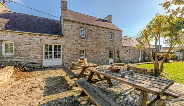 Holiday Home 'Ker Breizh - Saint Pabu - 14 Pers' with Private Terrace, Private Garden and Wi-Fi