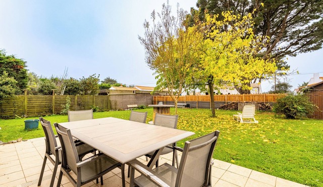 Holiday Home 'Ker Pathabac' with Private Terrace, Private Garden and Wi-Fi