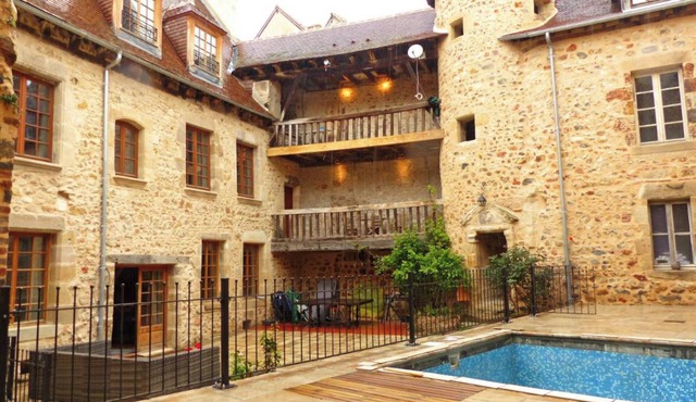 Holiday Home 'L'ancien Collège' with Private Pool, Wi-Fi and Air Conditioning