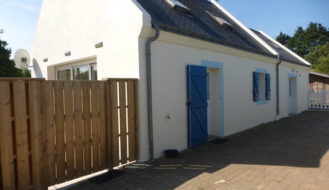 Holiday Home 'L'annexe' with Private Terrace and Wi-Fi