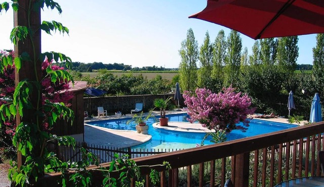 Holiday Home 'L'atelier - Gîte La Tournerie' with Shared Pool, Private Terrace and Wi-Fi