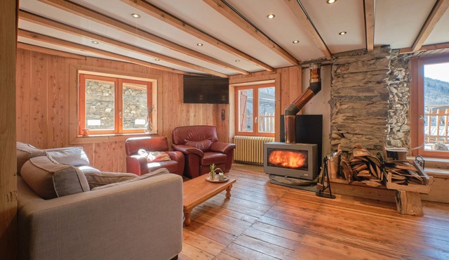 Holiday Home 'L'auberge Du Bati' with Mountain View, Balcony and Wi-Fi