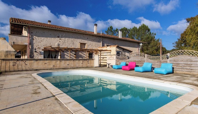 Holiday Home 'L'Ecurie' with Private Pool, Private Terrace and Wi-Fi
