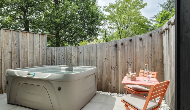 Holiday Home 'L'Entre 2' with Private Terrace and Air Conditioning