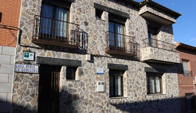 Holiday Home 'La Cerecera' with Private Terrace, Wi-Fi and Air Conditioning