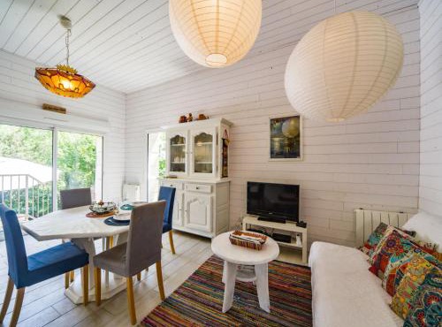 Holiday Home La petite maison blanche by Interhome