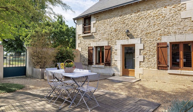 Holiday Home “La Ferme Du Bellay - Côté Cour” with Private Terrace, Wi-Fi & Air Conditioning
