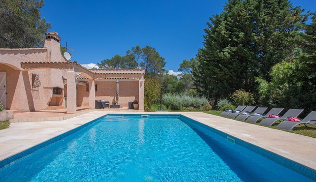 Holiday Home 'La Lieutenante' with Private Pool, Wi-Fi and Air Conditioning