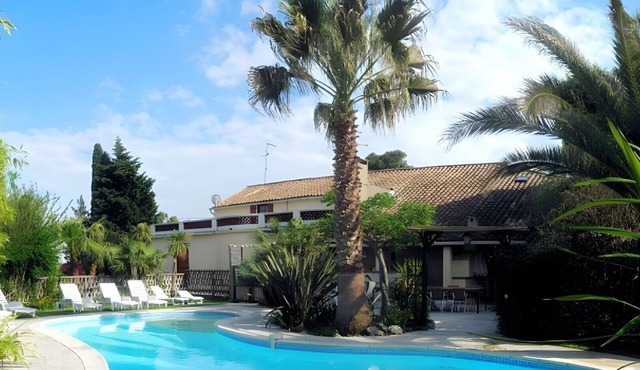 Holiday Home L'Oasis with Pool for 16 Guests