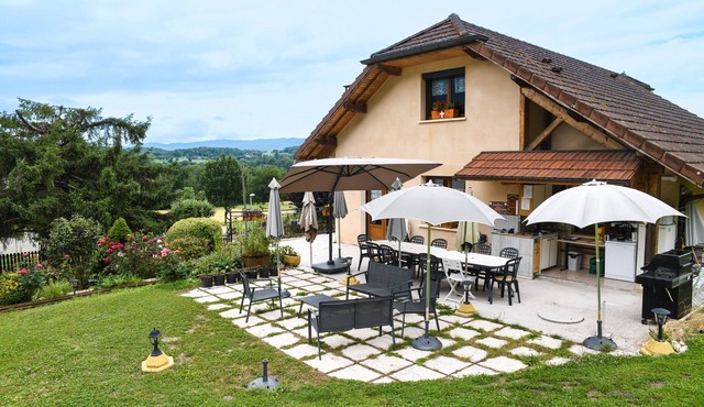 Holiday Home 'L'orée Du Bois' with Mountain View, Wi-Fi and Air Conditioning