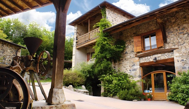 Holiday Home “La Basse Cour” with Shared Pool, Terrace and Wi-Fi