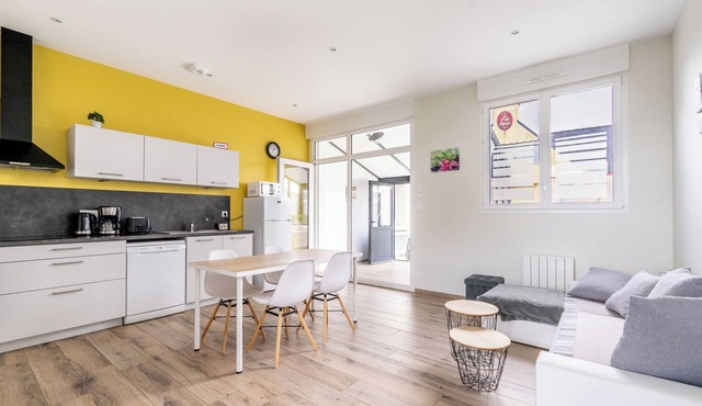 Holiday Home 'La Baraque' with Private Terrace, Private Garden and Wi-Fi