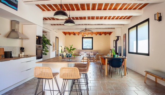 Holiday Home 'La Bastide Des Oliviers' with Mountain View, Wi-Fi and Air Conditioning