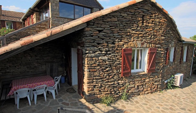 Holiday Home 'La Bergerie' with Mountain View, Shared Pool and Air Conditioning