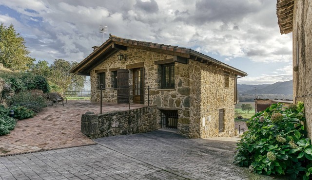 Holiday Home 'La Cabanya De La Rovira - Dalt' with Mountain View, Private Terrace and Wi-Fi