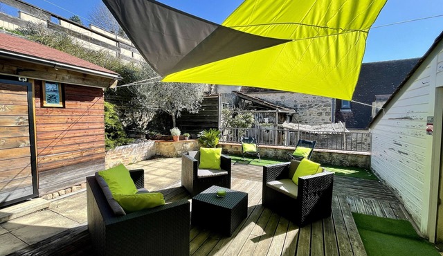 Holiday Home 'La Cyprienne' with Private Terrace and Wi-Fi