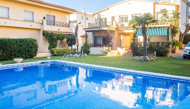 Holiday Home 'La Calma' with Shared Pool and Private Terrace