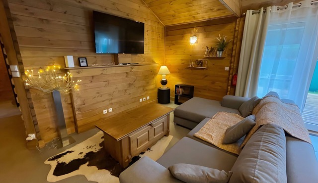 Holiday Home 'La Cabane À Ingalls' with Private Pool, Private Terrace and Wi-Fi