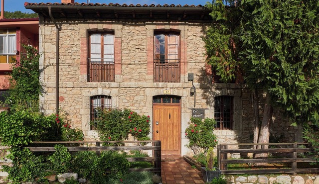 Holiday Home 'La Casa De Peredilla' with Mountain Views and Private Garden