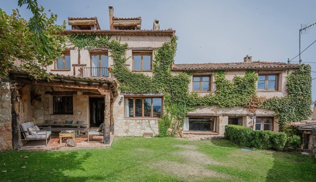 Holiday Home 'La Casa Del Herrero' with Mountain View, Private Garden and Wi-Fi