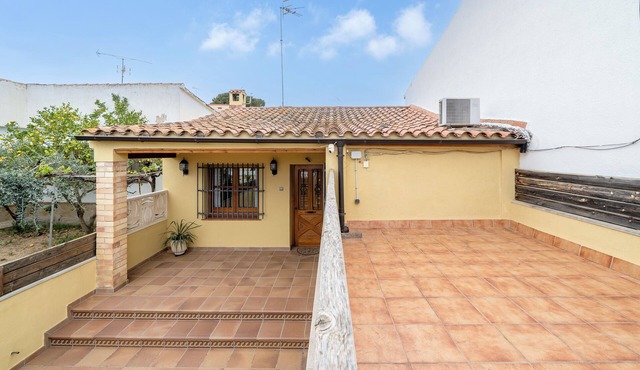 Holiday Home 'La Casita' with Private Terrace, Wi-Fi and Air Conditioning