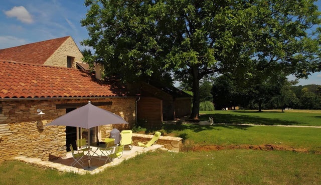 Holiday Home “La Cense De La Mérelie - Le Logis” with Shared Pool, Wi-Fi and Air Conditioning