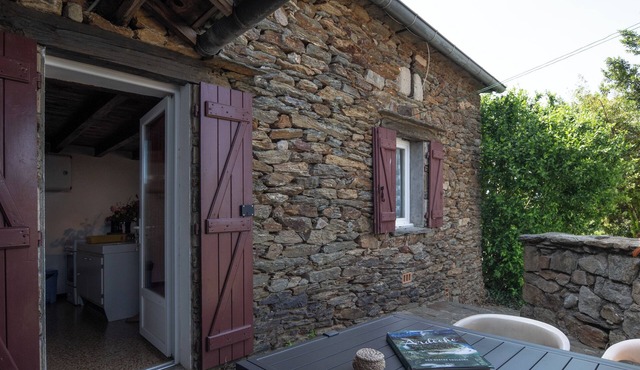 Holiday Home 'La Clède' with Mountain View, Shared Pool and Air Conditioning
