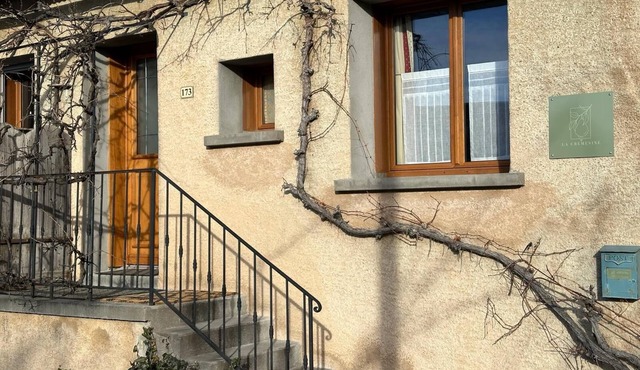 Holiday Home 'La Crémesine' with Mountain View, Private Terrace and Wi-Fi