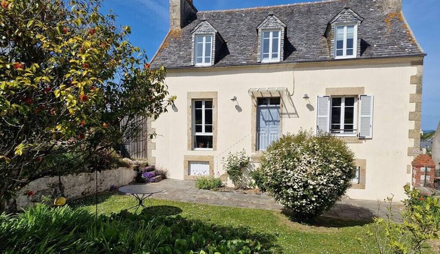 Holiday Home 'La Défatigue' with Sea View, Private Terrace and Wi-Fi