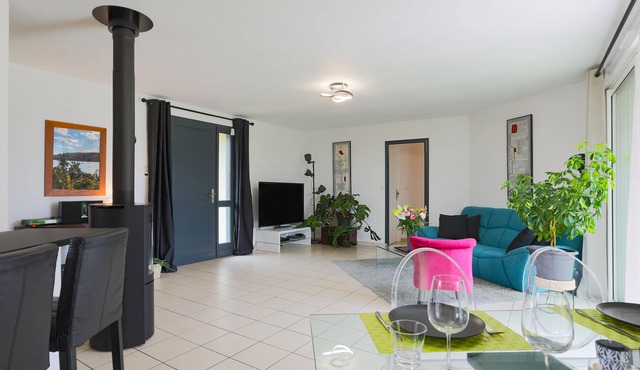 Holiday Home 'La Dolce Vita' with Private Terrace, Private Garden and Wi-Fi