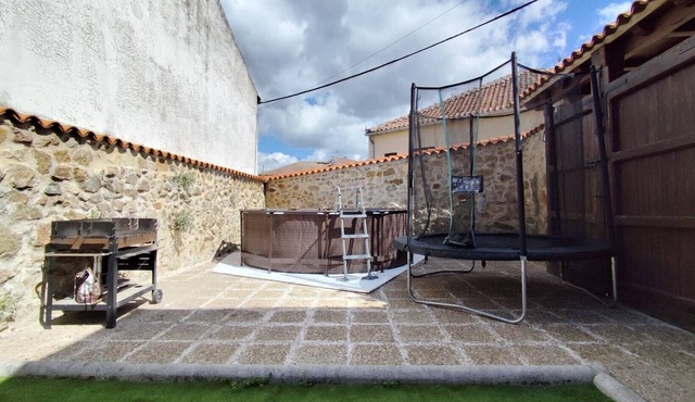 Holiday Home 'La Casa Del Médico' with Mountain Views, Private Pool and Wi-Fi