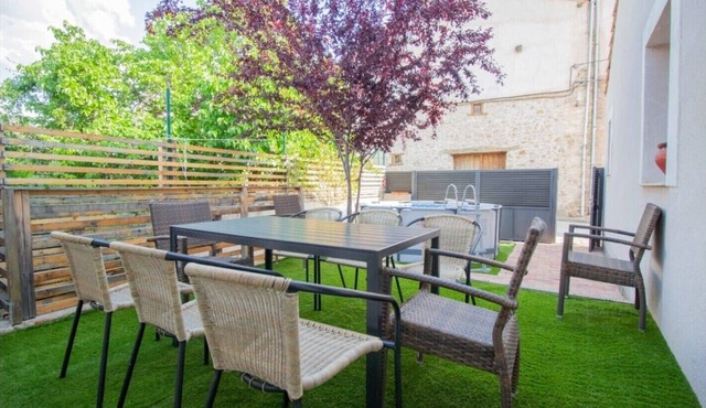Holiday Home 'La Casa Del Maestro' with Mountain Views, Private Pool and Wi-Fi