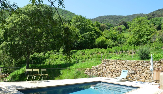 Holiday Home 'La Rectoría De Castellar' with Mountain View, Pool, Garden & Wi-Fi