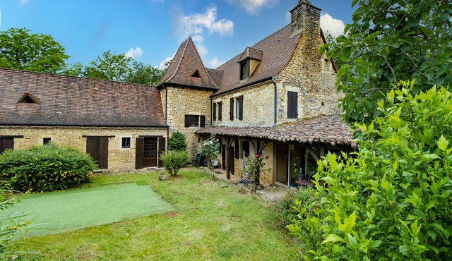 Holiday Home 'La Faurie De Puymartin' with Shared Pool, Private Terrace and Wi-Fi
