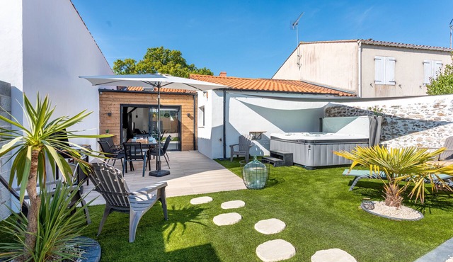 Holiday Home 'La Goisette' with Private Terrace, Private Garden and Wi-Fi