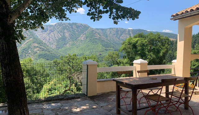 Holiday Home 'La Reguergue' with Mountain View, Private Terrace and Wi-Fi