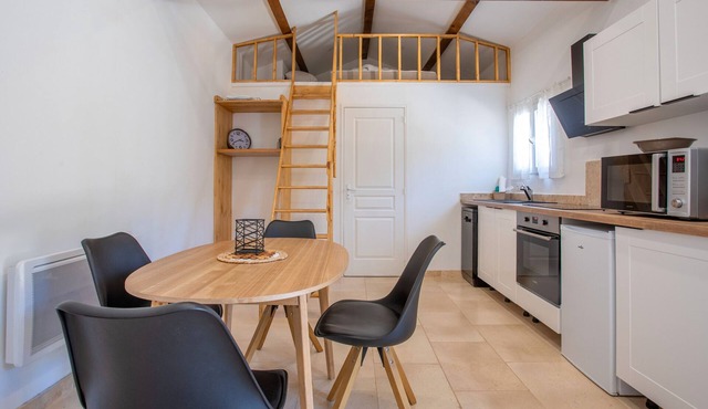 Holiday Home 'La Cabane Au Bastidon' with Shared Pool, Wi-Fi and Air Conditioning