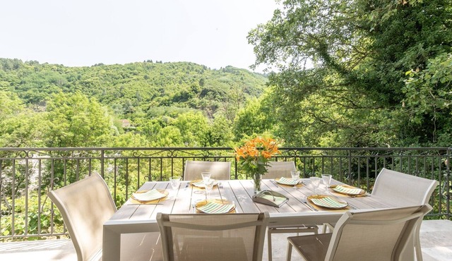 Holiday Home “La Clémenguite” with Mountain View, Wi-Fi and Air Conditioning