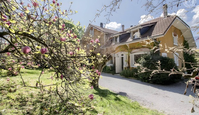 Holiday Home “La Villa” with Mountain View, Private Terrace and Wi-Fi