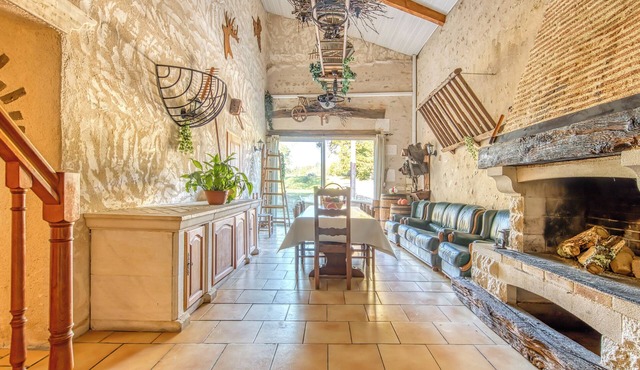 Holiday Home 'La Grange' with Private Pool, Private Terrace and Wi-Fi